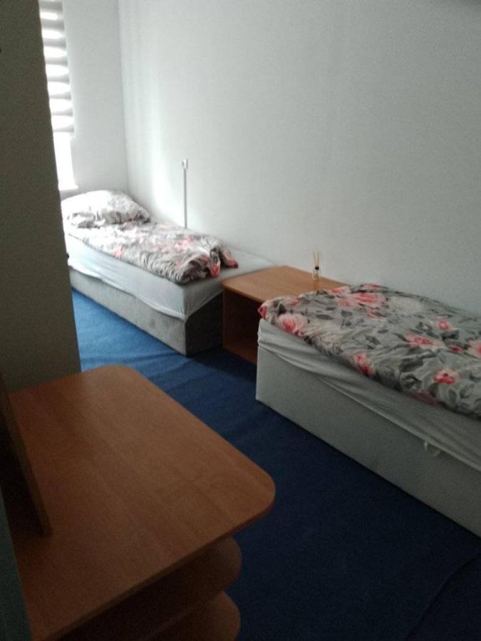 Sagittarius Hostel- Pracowniczy Lodź Bagian luar foto